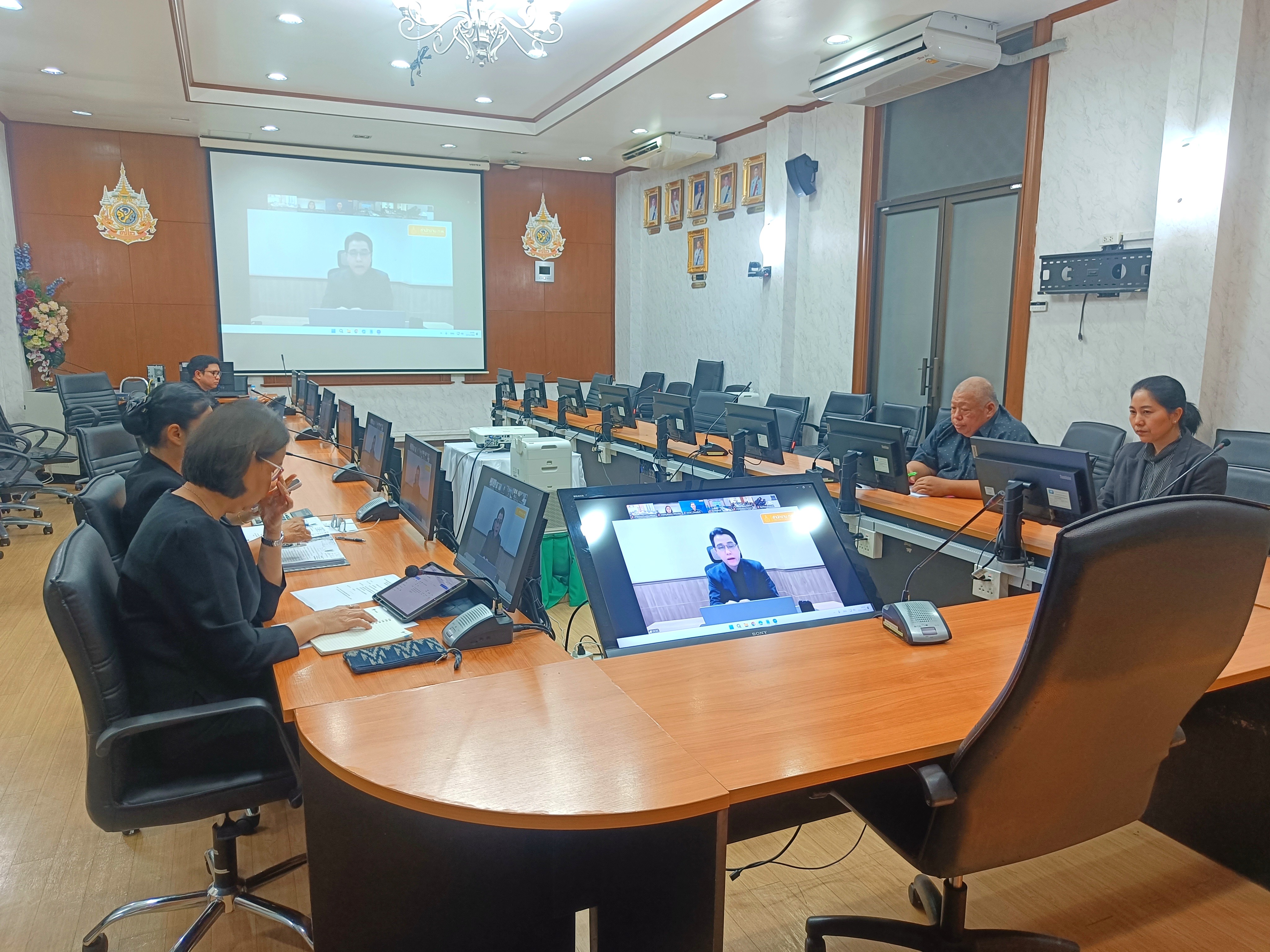 title - เข้าร่วมรับฟังการประชุมชี้แจงในเรื่องการปรับปรุงหลักเกณฑ์และวิธีการประเมินผลการปฏิบัติราชการผู้บริหารของส่วนราชการ ผ่านสื่ออิเล็กทรอนิกส์ (ระบบ Zoom Meeting และผ่านระบบ Youtube Live) ของสำนักงานคณะกรรมการข้าราชการพลเรือน (สำนักงาน ก.พ.) 